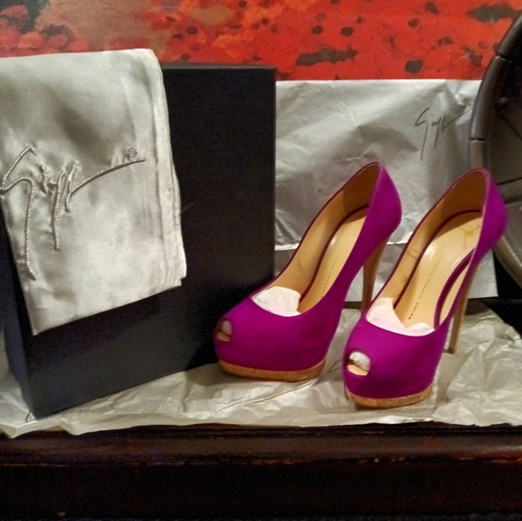 Women's Giuseppe Zanotti Heels - Picture 2 of 7